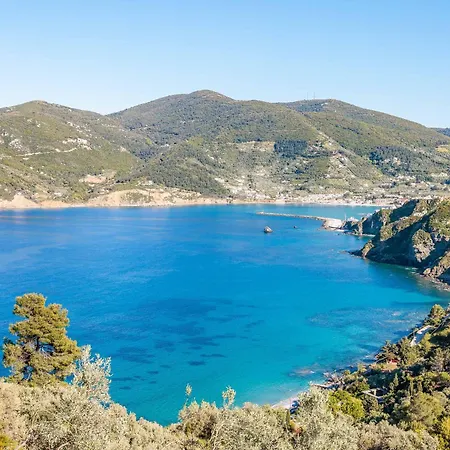 Elena Glysteri * Skopelos stad