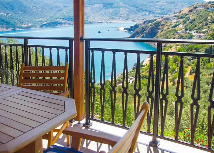 Elena Glysteri Βίλα Σκόπελος