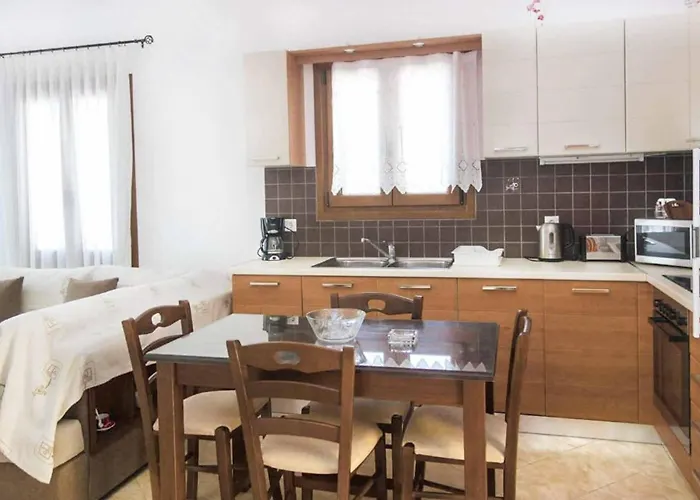 Elena Glysteri Βίλα *